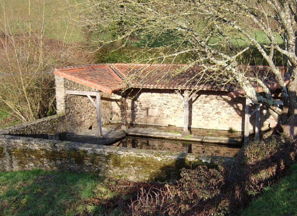 Chambres De La Porte Aux Moines Vouvant Exterior foto