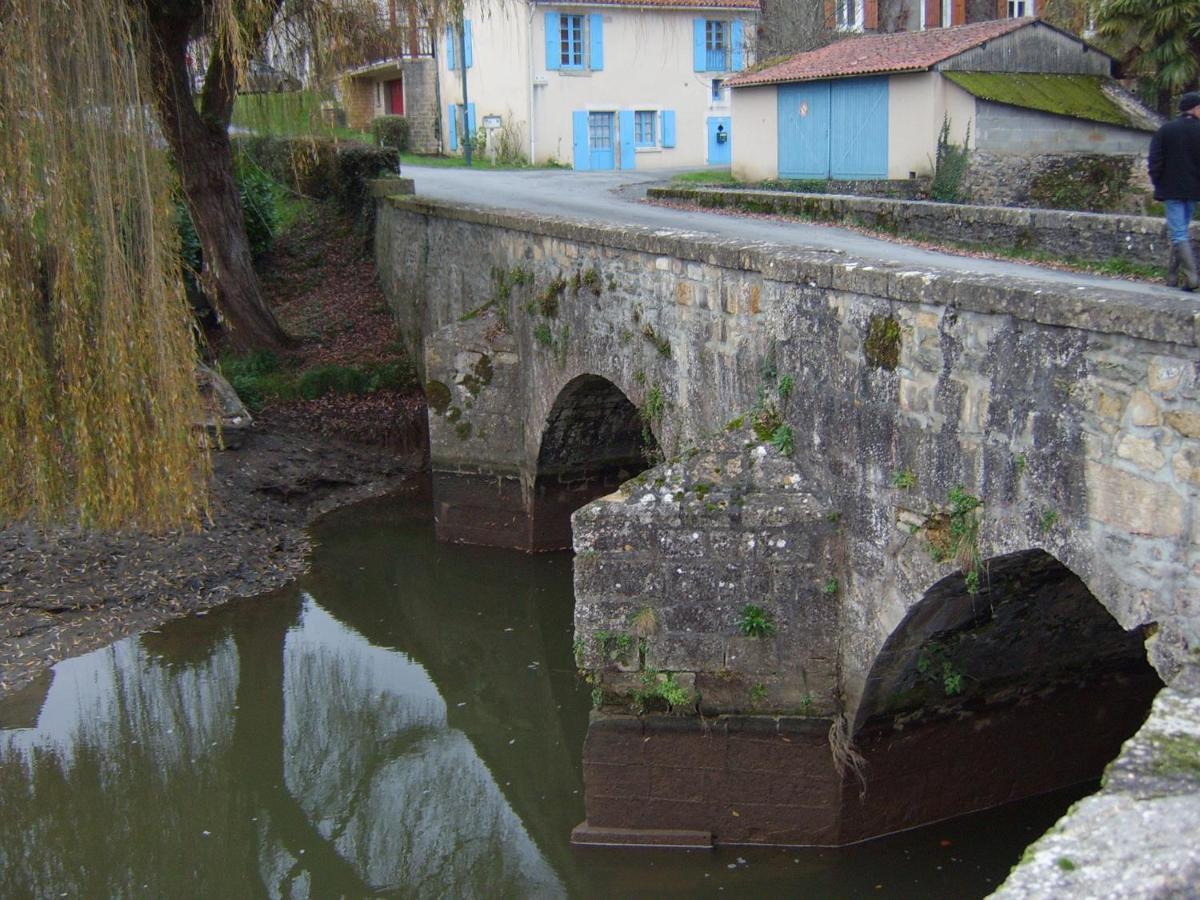 Chambres De La Porte Aux Moines Vouvant Exterior foto